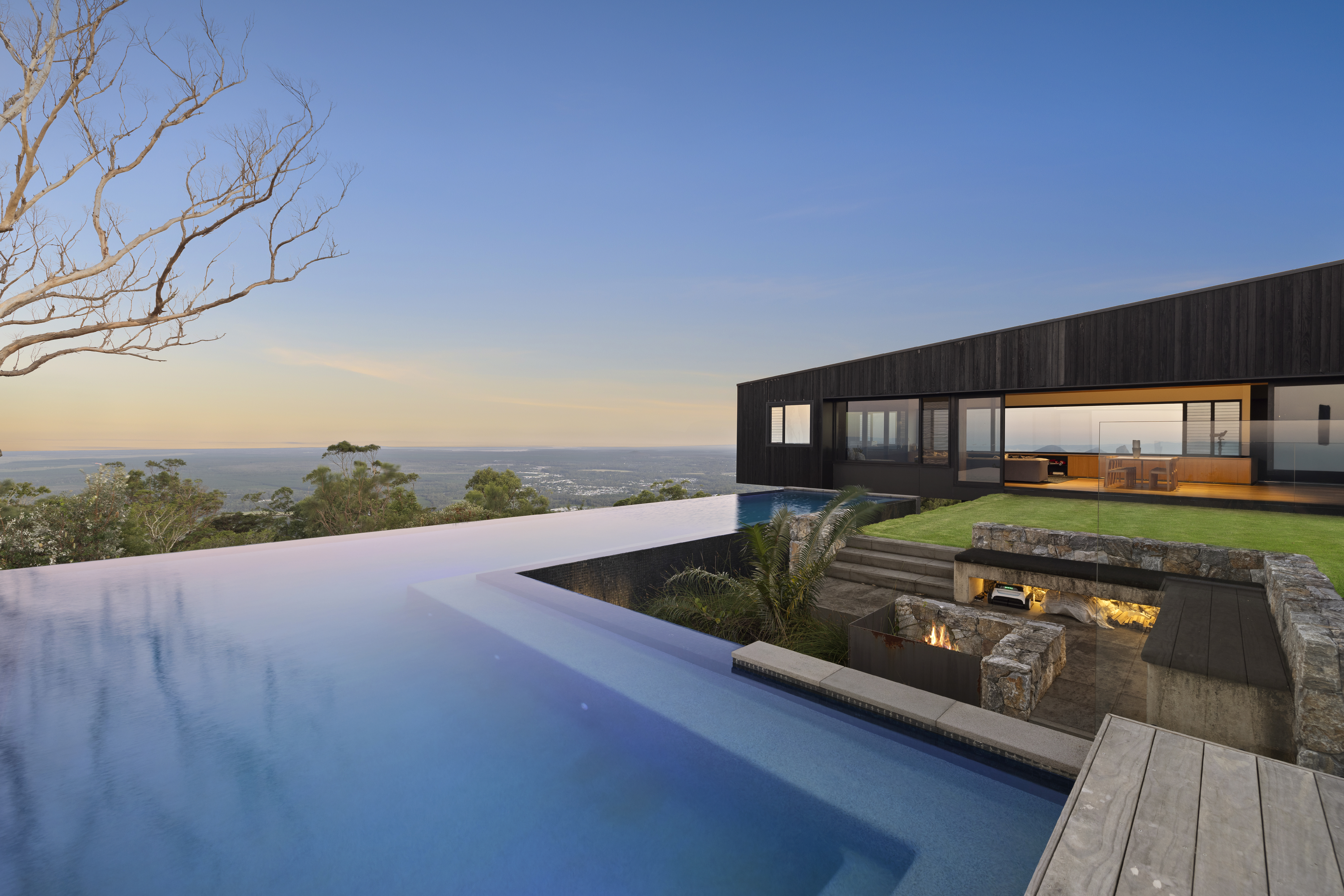 LIV Sotheby’s International Realty Agents Recognized in 2025 RealTrends Verified Rankings